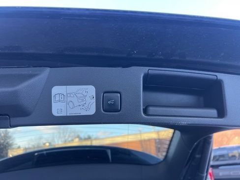 Used 2020 Ford Escape Titanium image 16