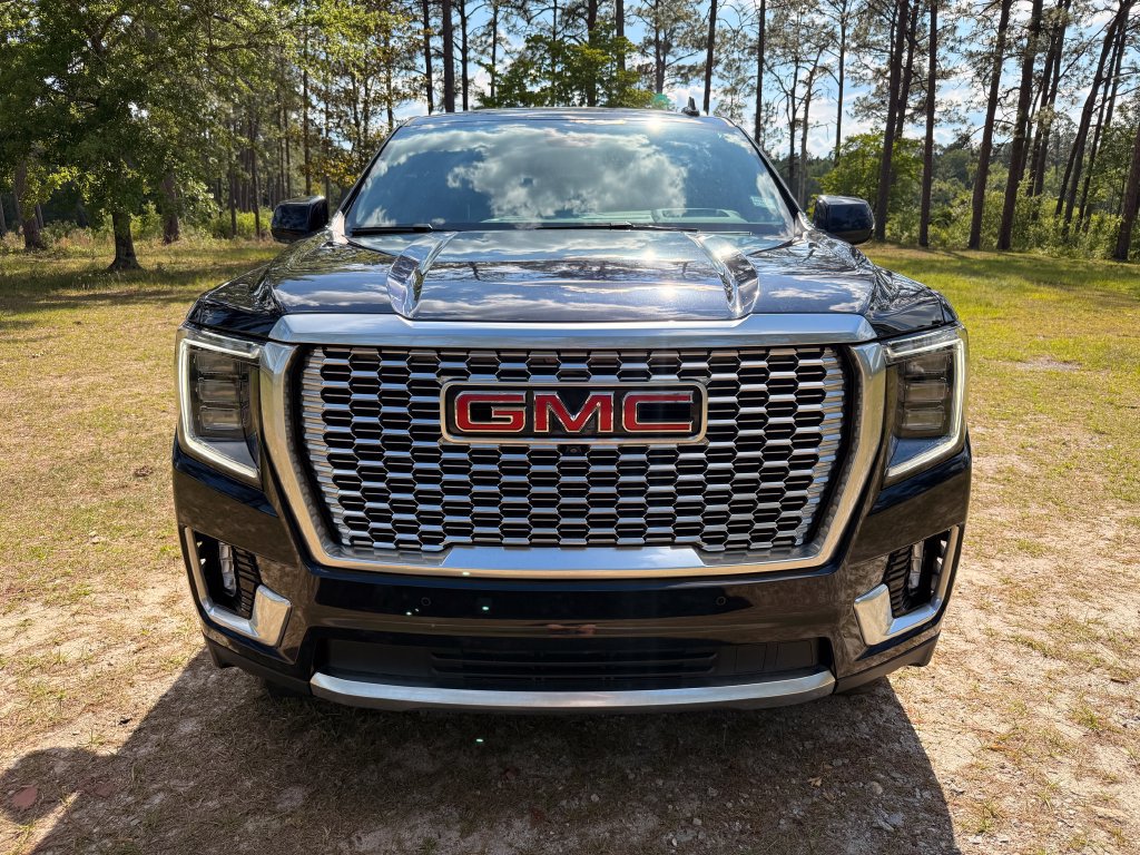 Used 2023 GMC Yukon Denali w/ LPO, Floor Liner Package AWD/4WD image 8