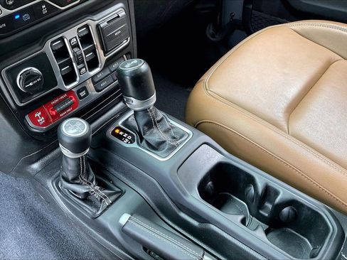 Certified 2021 Jeep Wrangler Unlimited Rubicon 4xe w/ Cold Weather Group AWD/4WD image 31