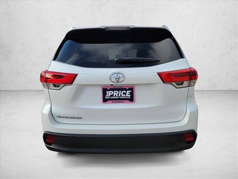 Used 2019 Toyota Highlander LE FWD image 6