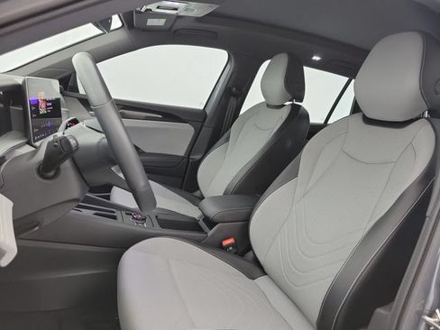 Used 2026 Volkswagen Tiguan SE R-Line FWD image 18