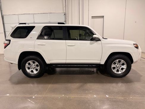 Used 2019 Toyota 4Runner SR5 Premium RWD image 4
