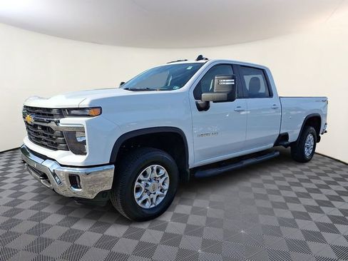 Used 2025 Chevrolet Silverado 2500 LT w/ Safety Package AWD/4WD image 3