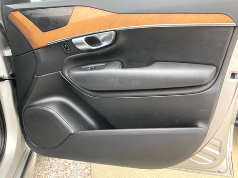 Used 2022 Volvo XC90 T6 Momentum w/ Climate Package image 23