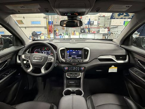 Certified 2024 GMC Terrain SLT w/ Infotainment Package II image 27