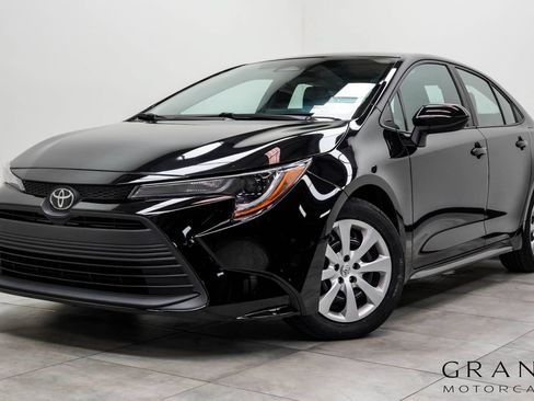 Used 2024 Toyota Corolla LE FWD image 1