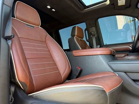 Used 2025 GMC Sierra 3500 Denali Ultimate image 16