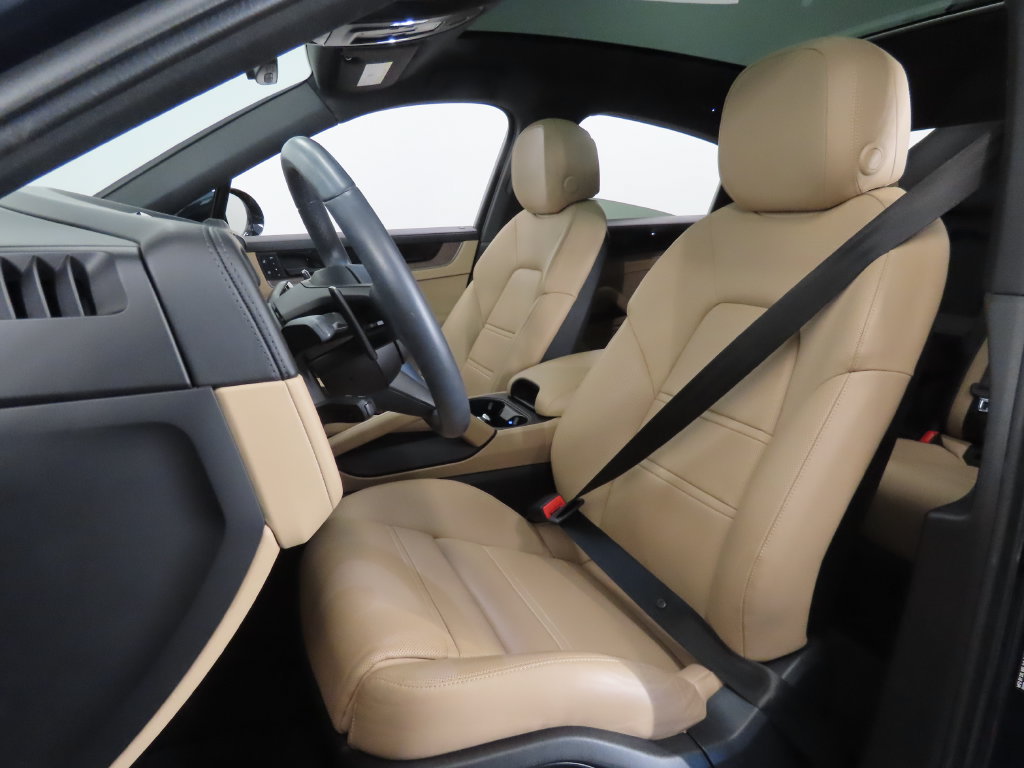 Used 2025 Porsche Cayenne S AWD/4WD image 5