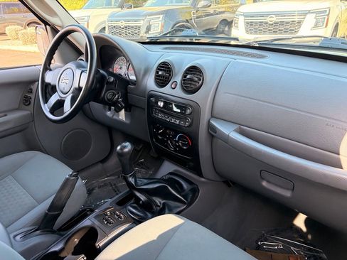 Used 2006 Jeep Liberty Sport RWD image 12