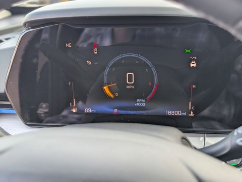 Certified 2024 Chevrolet Trax LT w/ Driver Confidence Package image 17