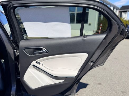 Used 2019 Mercedes-Benz GLA 250 4MATIC image 27