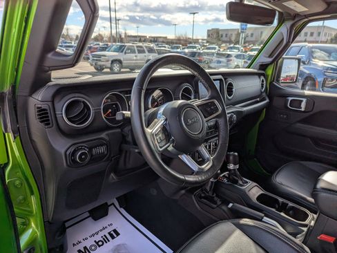 Used 2019 Jeep Wrangler Unlimited Sahara w/ Dual Top Group AWD/4WD image 12