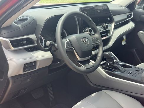 New 2026 Toyota Highlander XLE AWD/4WD image 11