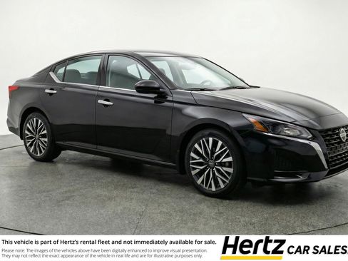 Used 2025 Nissan Altima 2.5 SV image 1