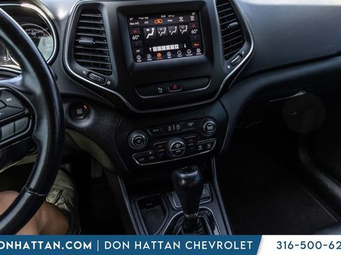 Used 2019 Jeep Cherokee Latitude Plus FWD image 5