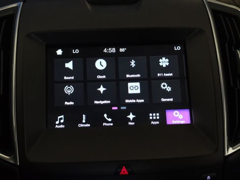 Used 2016 Ford Edge Titanium w/ Technology Package AWD/4WD image 12