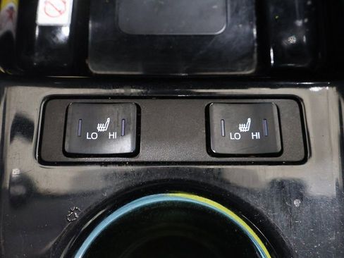 Used 2022 Toyota Prius XLE image 29