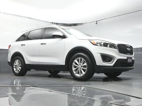 Used 2018 Kia Sorento FWD image 38