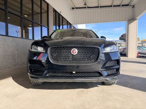 Used 2018 Jaguar F-PACE Premium image 32