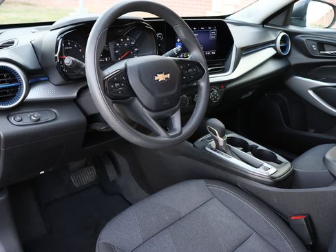 Used 2025 Chevrolet Trax LS image 3