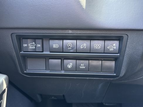 Used 2023 Toyota Tundra Platinum AWD/4WD image 28