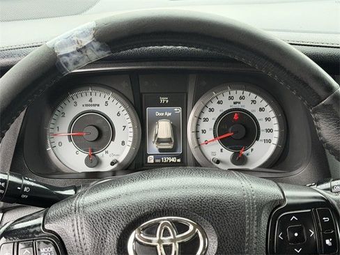 Used 2018 Toyota Sienna SE image 16