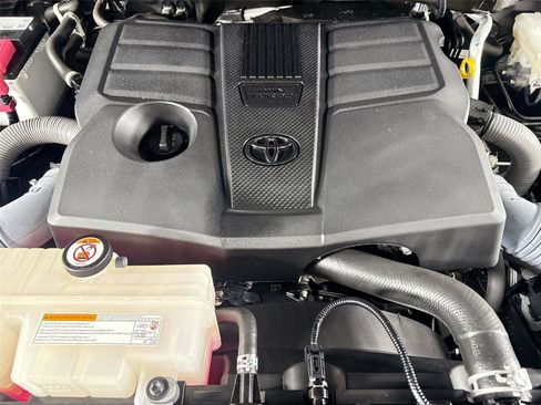 Used 2023 Toyota Tundra Limited AWD/4WD image 42