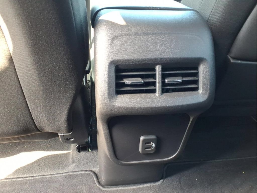 Used 2024 GMC Terrain SLE w/ Driver Convenience Package FWD image 7