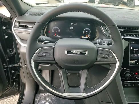 New 2025 Jeep Grand Cherokee Laredo X w/ Luxury Tech Group I image 30