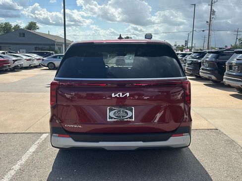 Certified 2026 Kia Carnival FWD image 5
