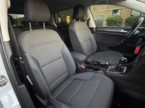 Used 2018 Volkswagen Golf S image 14