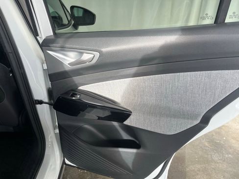 Used 2023 Volkswagen ID.4 Pro image 22