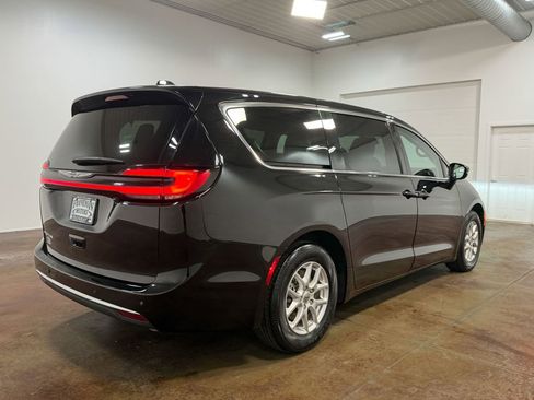 Used 2024 Chrysler Pacifica Touring-L image 33