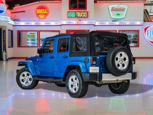 Used 2015 Jeep Wrangler Unlimited Sahara w/ Connectivity Group image 4