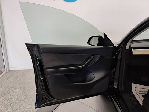 Used 2021 Tesla Model Y 2WD image 50