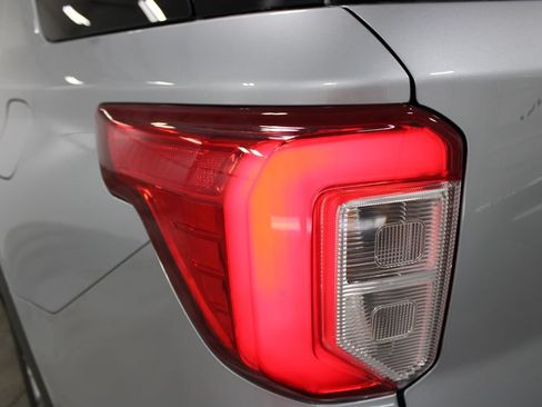 Used 2023 Ford Explorer Limited w/ Limited Technology Package RWD image 23