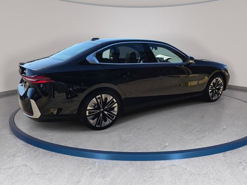 New 2026 BMW 530i xDrive w/ Premium Package AWD/4WD image 5