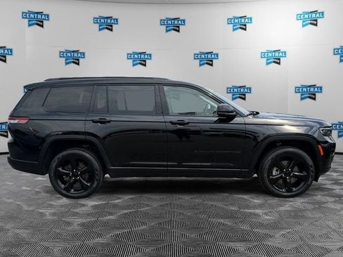 Used 2023 Jeep Grand Cherokee L Limited w/ Black Appearance Package AWD/4WD image 7