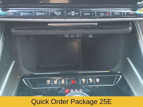 Used 2023 Jeep Wagoneer 4WD w/ Premium Group I image 16
