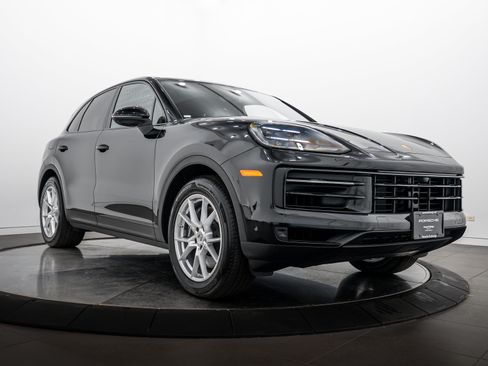 Certified 2026 Porsche Cayenne AWD/4WD image 9