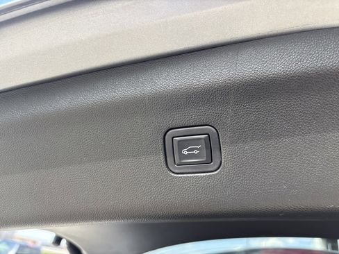 Used 2024 Buick Enclave Premium image 34