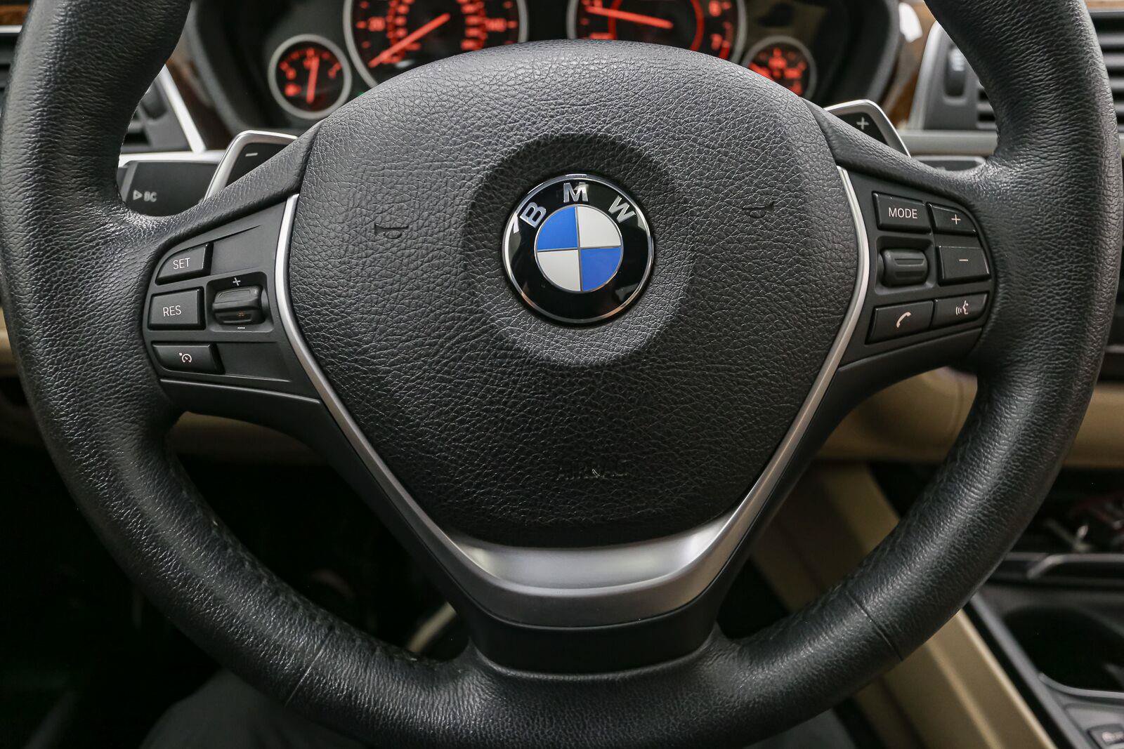 Used 2018 BMW 330i xDrive Sedan AWD/4WD image 32