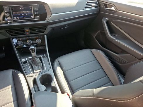 Used 2023 Volkswagen Jetta SE w/ Panoramic Sunroof Package FWD image 16