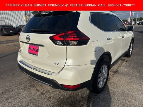 Used 2018 Nissan Rogue SV w/ Premium Package image 3