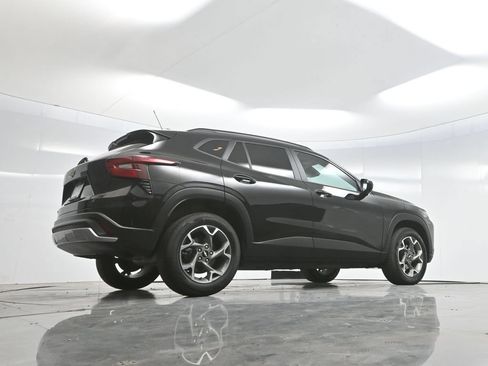 Used 2025 Chevrolet Trax LT FWD image 62