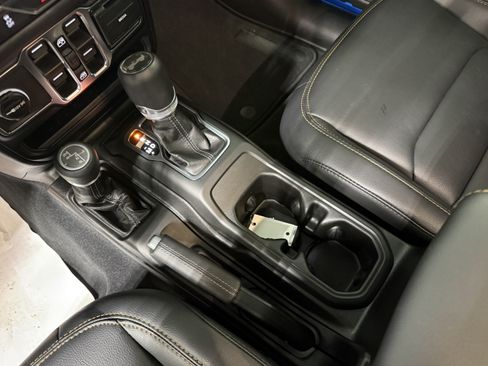 Used 2026 Jeep Wrangler Unlimited Sahara AWD/4WD image 20