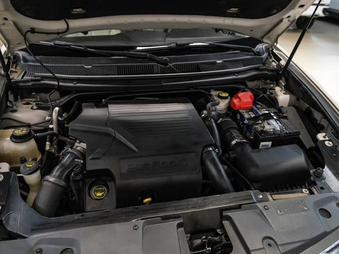 Used 2019 Lincoln MKT AWD image 53