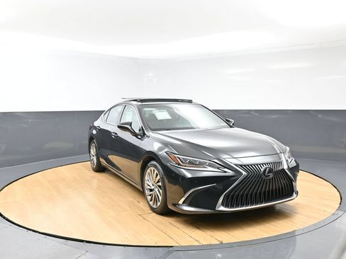 Used 2019 Lexus ES 350 Ultra Luxury w/ Accessory Package 2 FWD image 3
