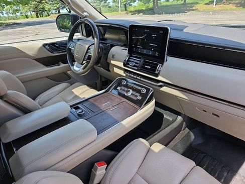 Used 2020 Lincoln Navigator Reserve w/ Equipment Group 208A Reserve AWD/4WD image 14