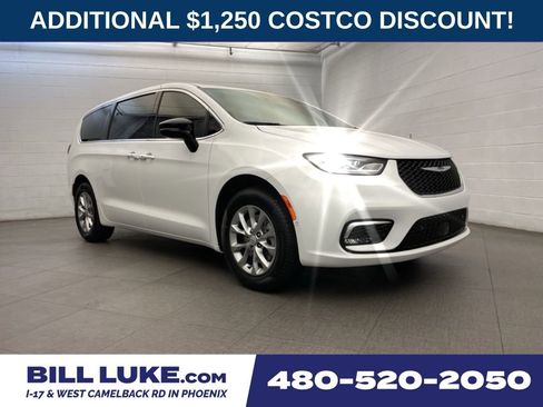 New 2026 Chrysler Pacifica Select AWD/4WD image 1